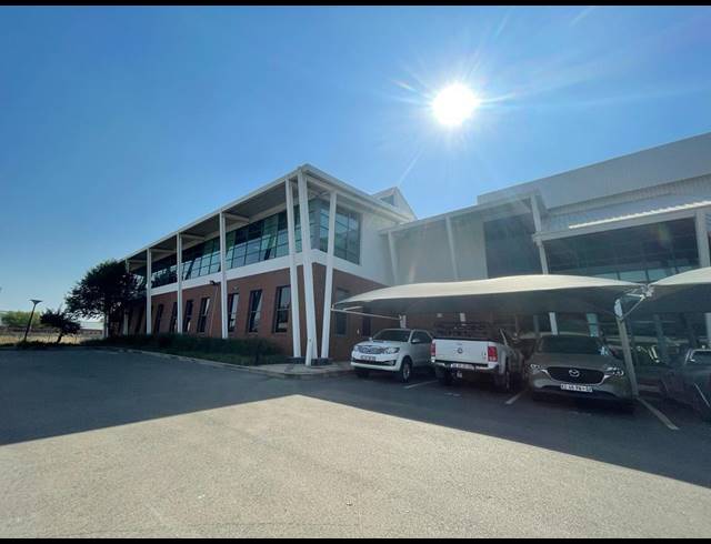 4,633M² WAREHOUSE FOR SALE IN HUGHES